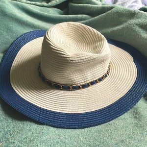Cute Women’s beach hat with pretty chain around base of hat.